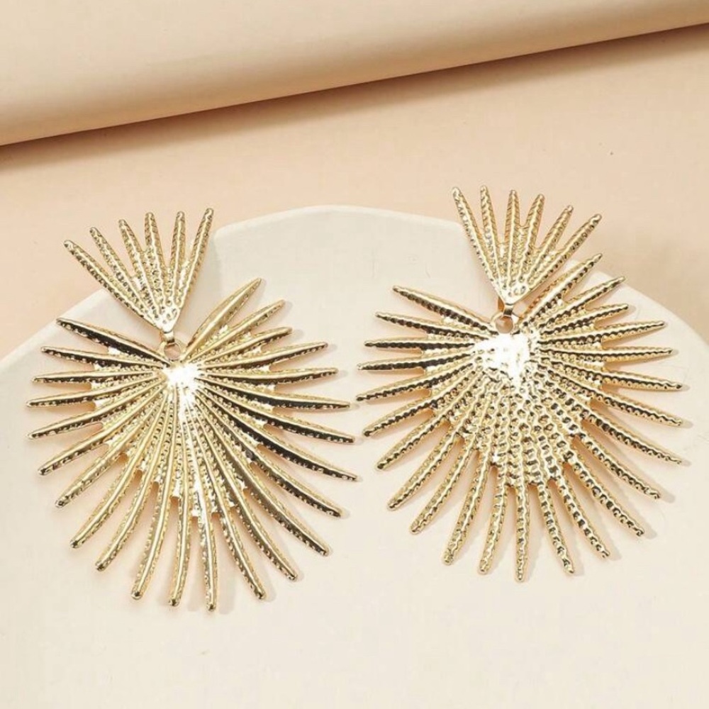 Cross-border Fashionable Exaggerated Gold Trendy Earrings (Zinc Alloy).